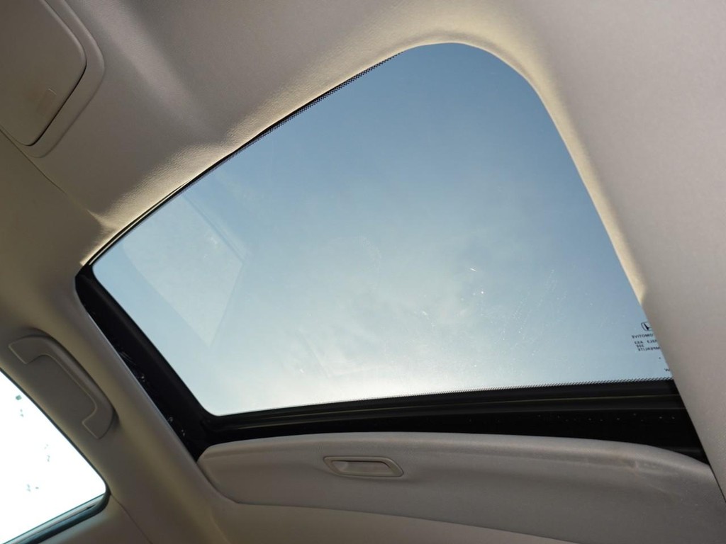 Honda CR-V Vehicle Full-screen Gallery Image 16