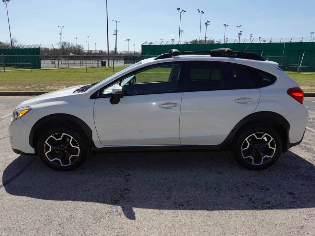 Subaru XV Crosstrek Vehicle Full-screen Gallery Image 04