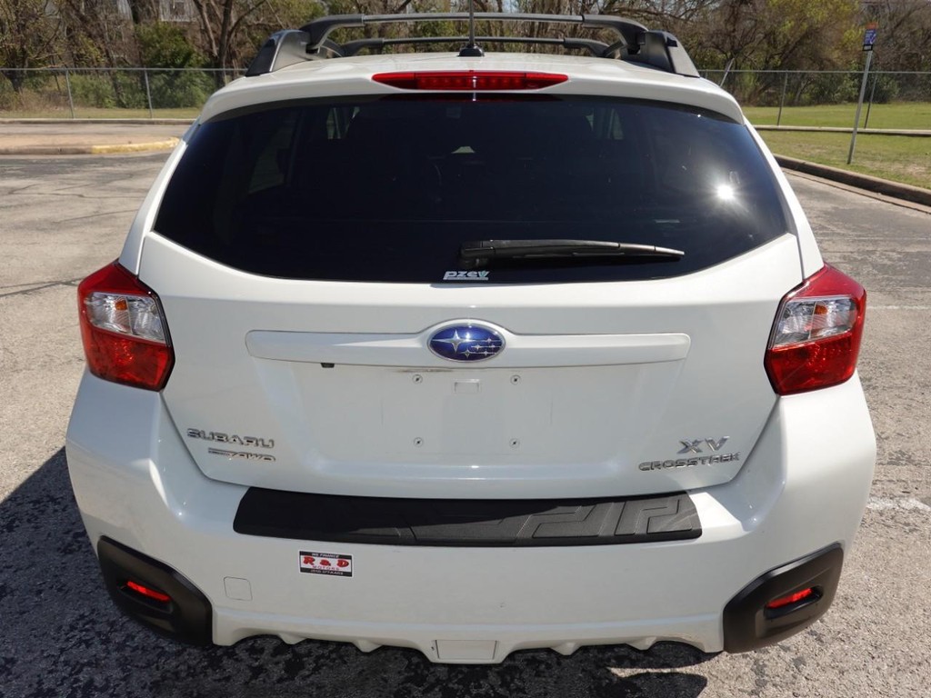 Subaru XV Crosstrek Vehicle Full-screen Gallery Image 06