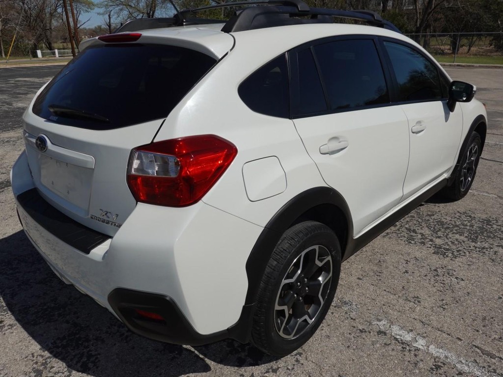 Subaru XV Crosstrek Vehicle Full-screen Gallery Image 07