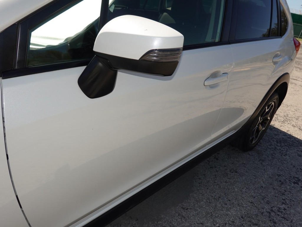 Subaru XV Crosstrek Vehicle Full-screen Gallery Image 10