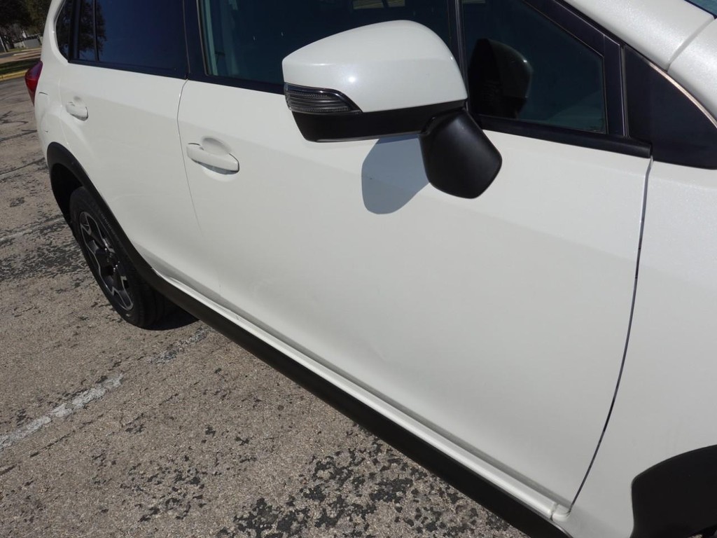 Subaru XV Crosstrek Vehicle Full-screen Gallery Image 11