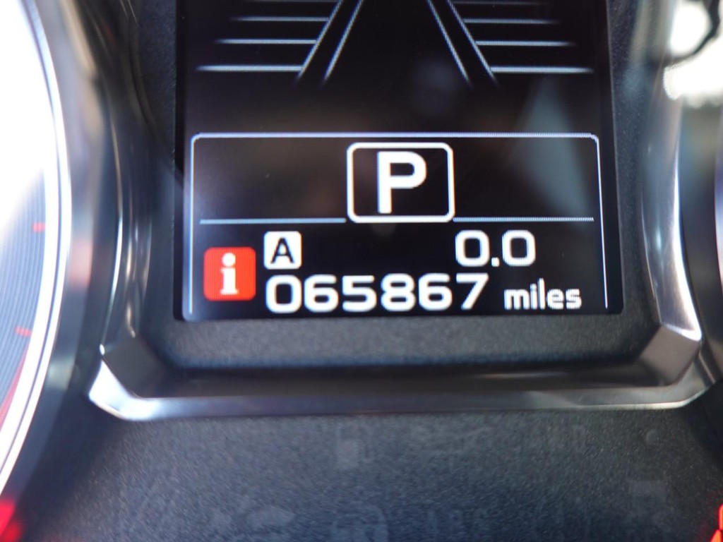 Subaru XV Crosstrek Vehicle Full-screen Gallery Image 12