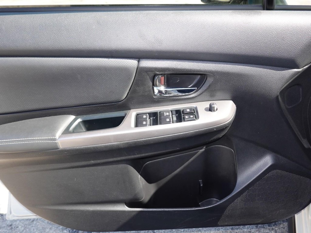 Subaru XV Crosstrek Vehicle Full-screen Gallery Image 19