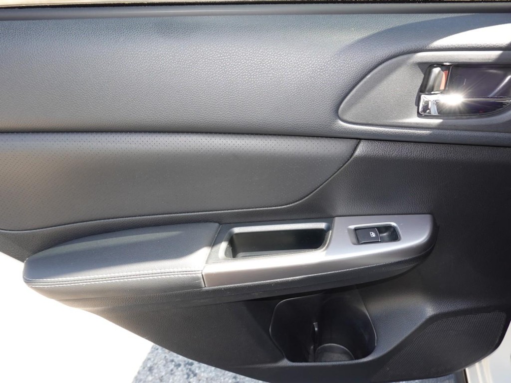 Subaru XV Crosstrek Vehicle Full-screen Gallery Image 21