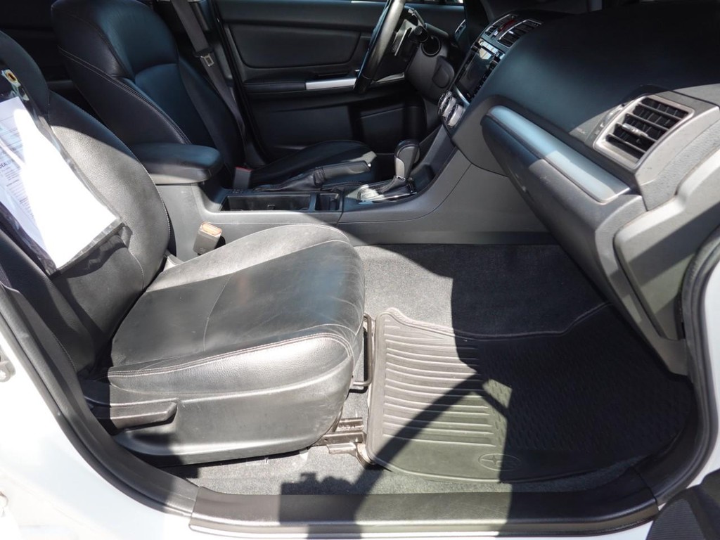 Subaru XV Crosstrek Vehicle Full-screen Gallery Image 23