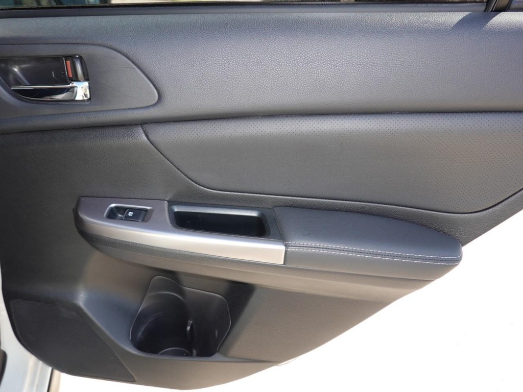 Subaru XV Crosstrek Vehicle Full-screen Gallery Image 26