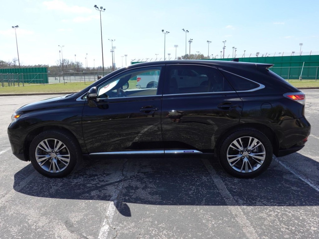 Lexus RX 450h Vehicle Full-screen Gallery Image 04