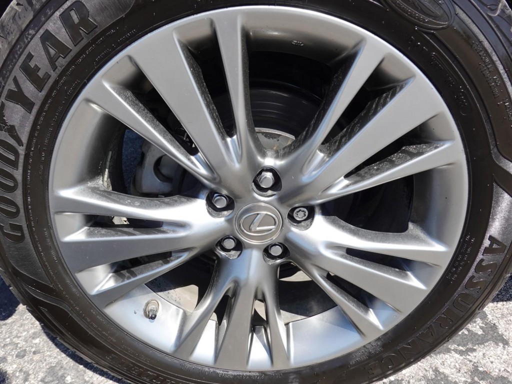 Lexus RX 450h Vehicle Full-screen Gallery Image 09