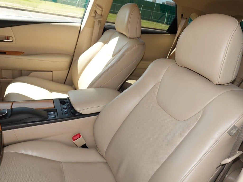 Lexus RX 450h Vehicle Full-screen Gallery Image 15