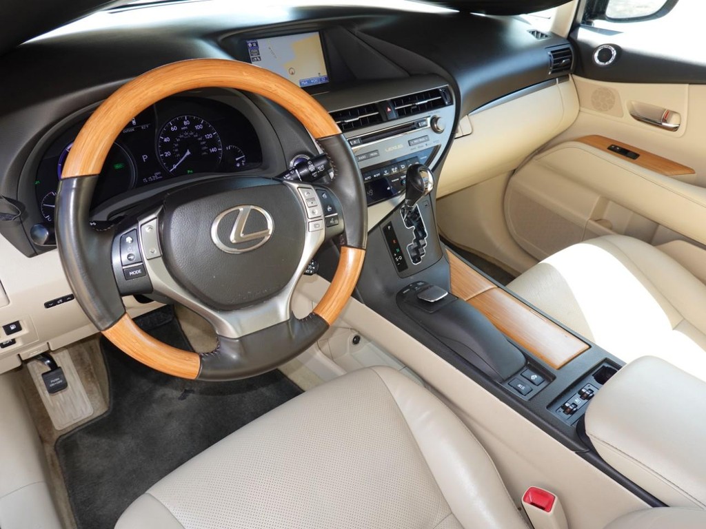 Lexus RX 450h Vehicle Full-screen Gallery Image 17