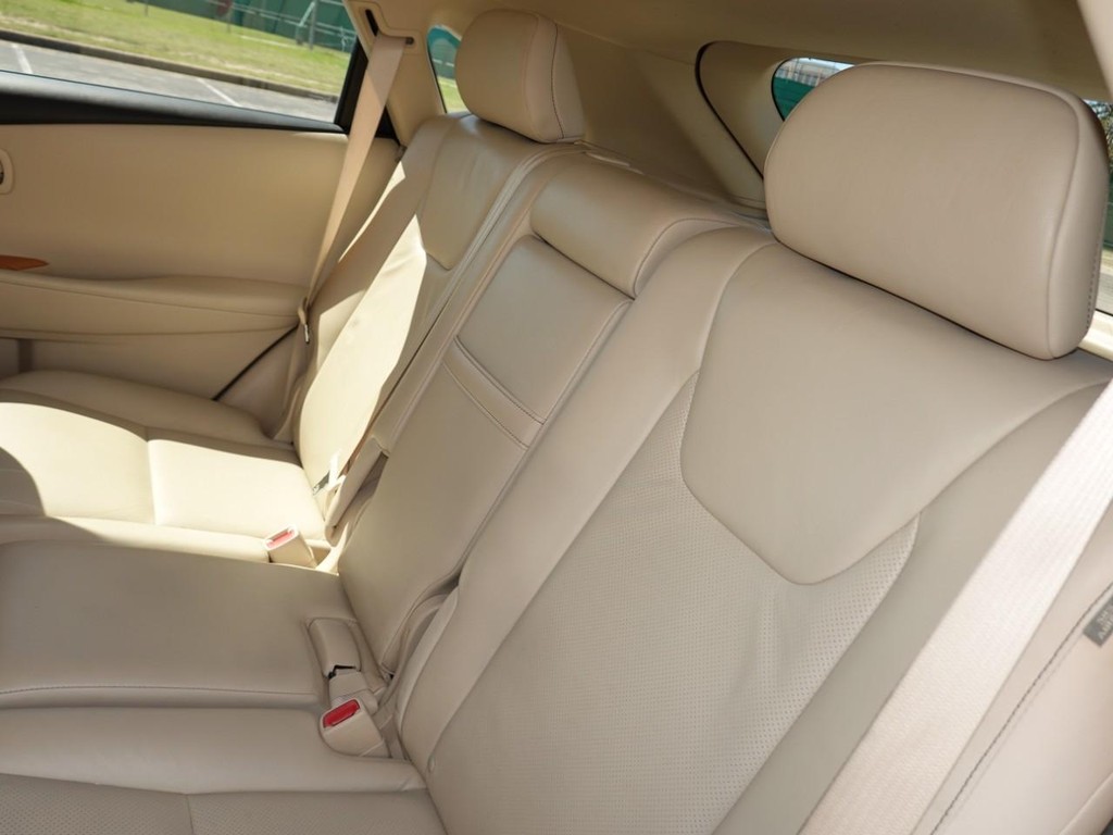 Lexus RX 450h Vehicle Full-screen Gallery Image 19