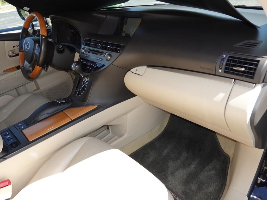 Lexus RX 450h Vehicle Full-screen Gallery Image 21