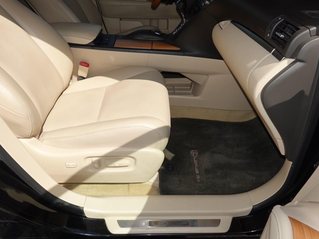 Lexus RX 450h Vehicle Full-screen Gallery Image 22