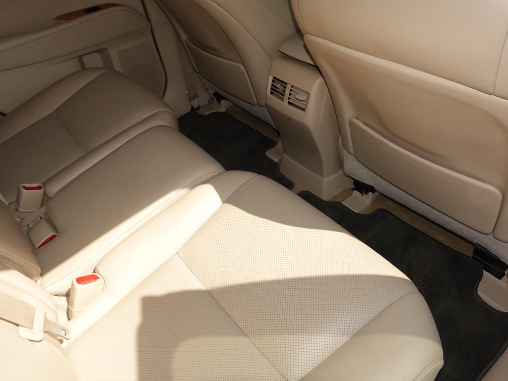 Lexus RX 450h Vehicle Full-screen Gallery Image 24