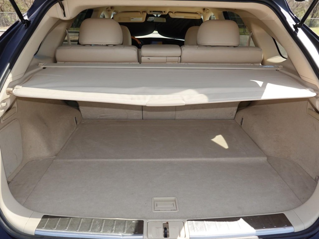 Lexus RX 450h Vehicle Full-screen Gallery Image 26