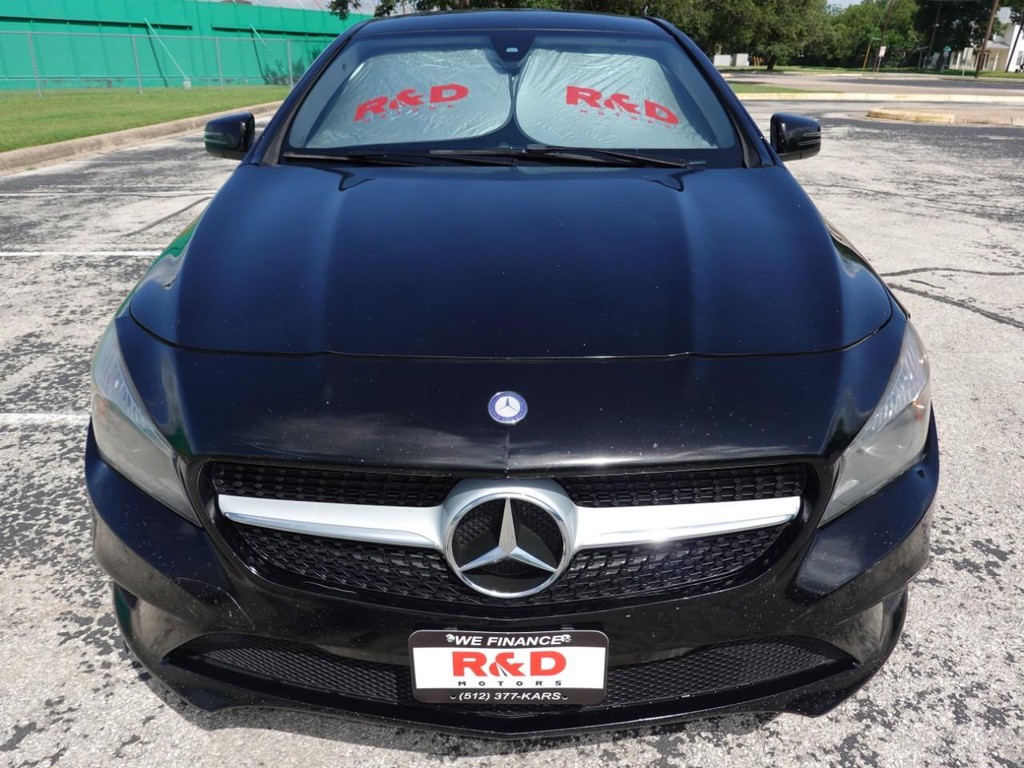 Mercedes-Benz CLA-Class Vehicle Full-screen Gallery Image 02
