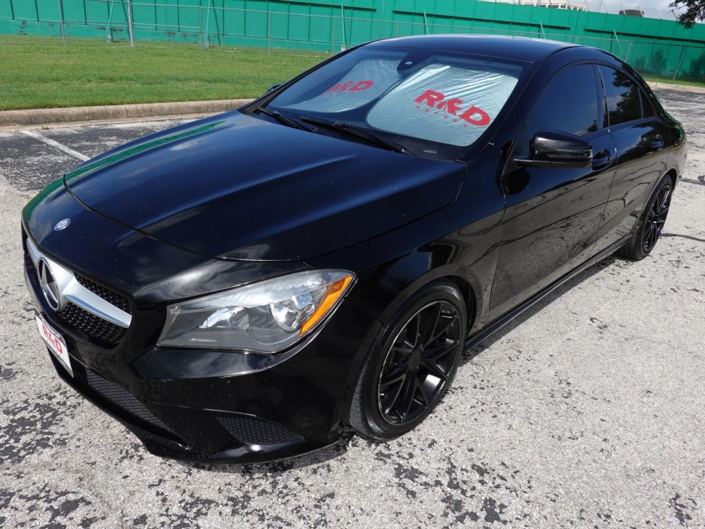 Mercedes-Benz CLA-Class Vehicle Full-screen Gallery Image 03