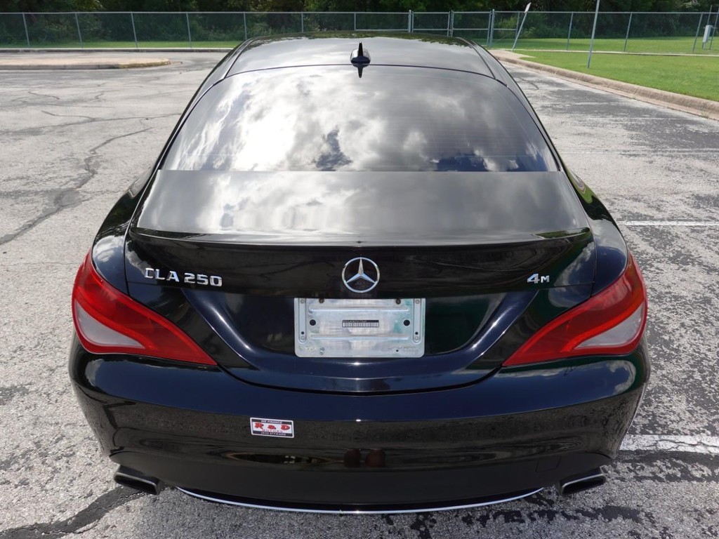 Mercedes-Benz CLA-Class Vehicle Full-screen Gallery Image 06