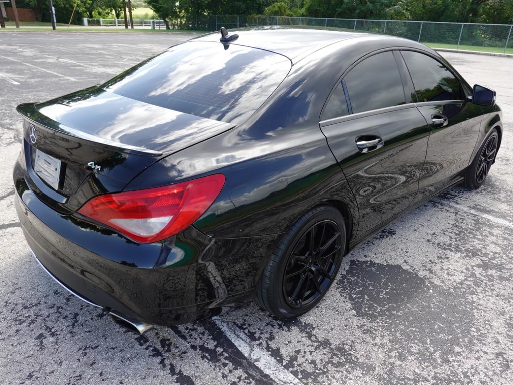 Mercedes-Benz CLA-Class Vehicle Full-screen Gallery Image 07