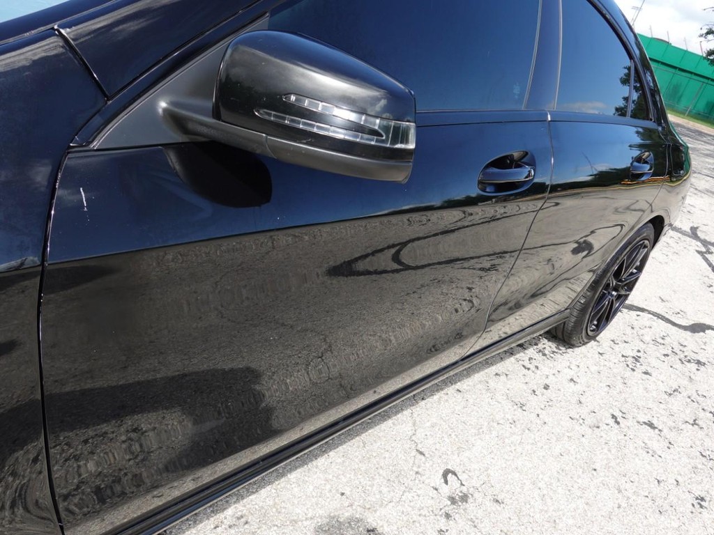Mercedes-Benz CLA-Class Vehicle Full-screen Gallery Image 10