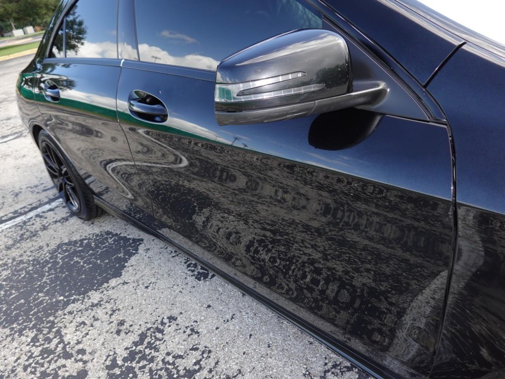 Mercedes-Benz CLA-Class Vehicle Full-screen Gallery Image 11