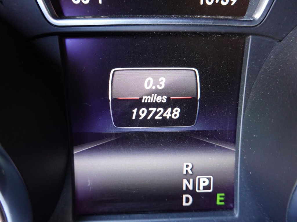 Mercedes-Benz CLA-Class Vehicle Full-screen Gallery Image 12