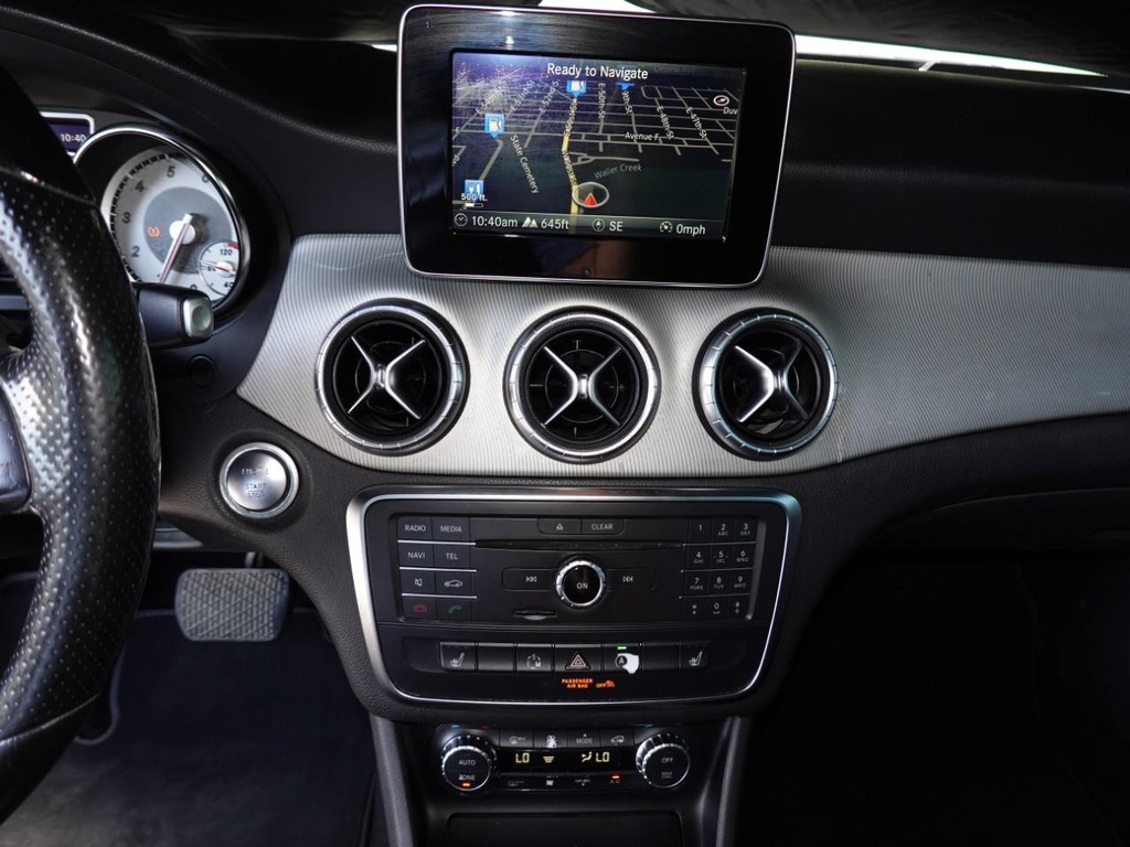 Mercedes-Benz CLA-Class Vehicle Full-screen Gallery Image 14