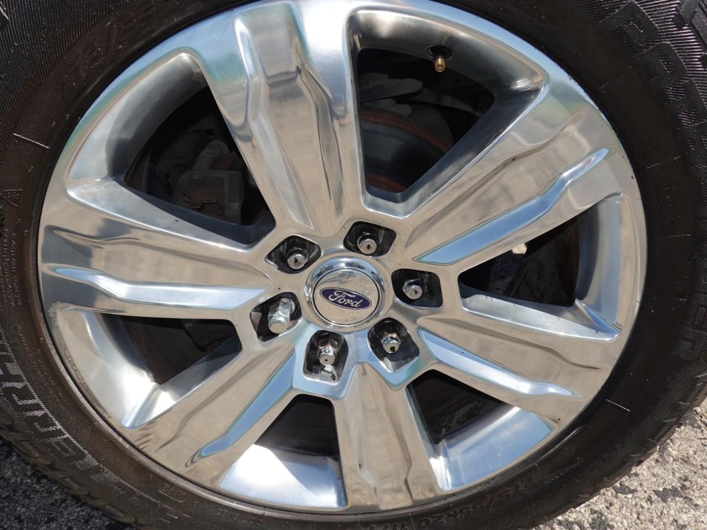 Ford F-150 Vehicle Full-screen Gallery Image 10