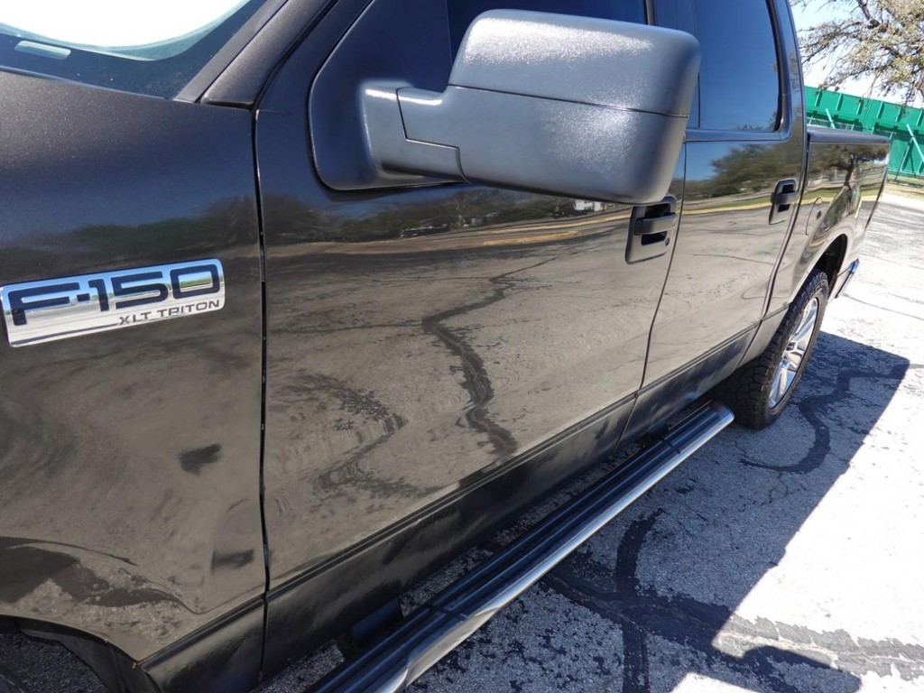 Ford F-150 Vehicle Full-screen Gallery Image 11