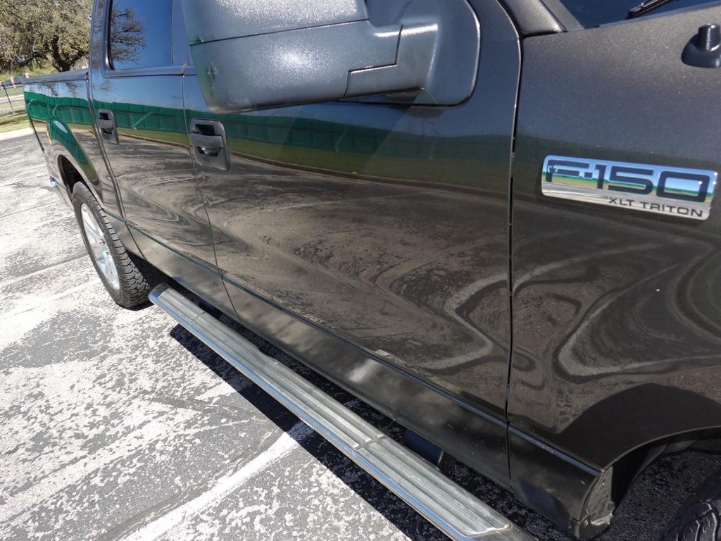 Ford F-150 Vehicle Full-screen Gallery Image 12