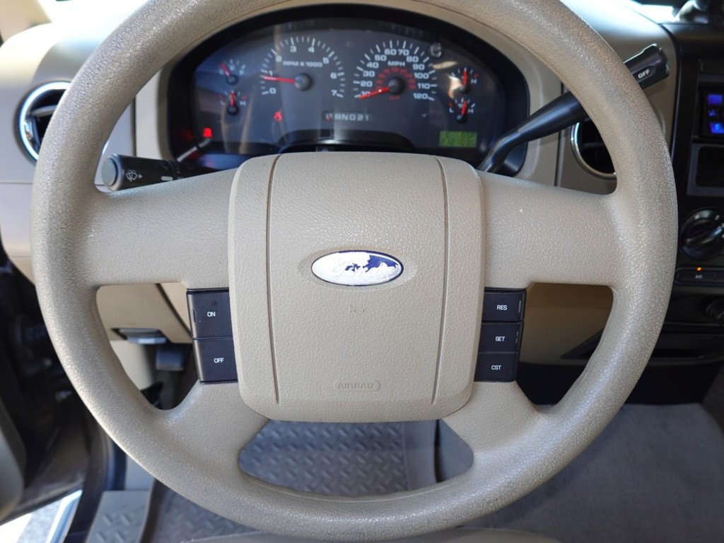 Ford F-150 Vehicle Full-screen Gallery Image 14