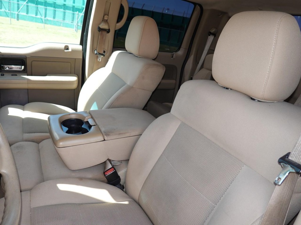 Ford F-150 Vehicle Full-screen Gallery Image 16