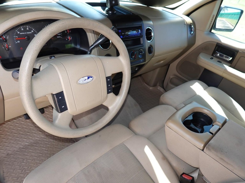 Ford F-150 Vehicle Full-screen Gallery Image 17