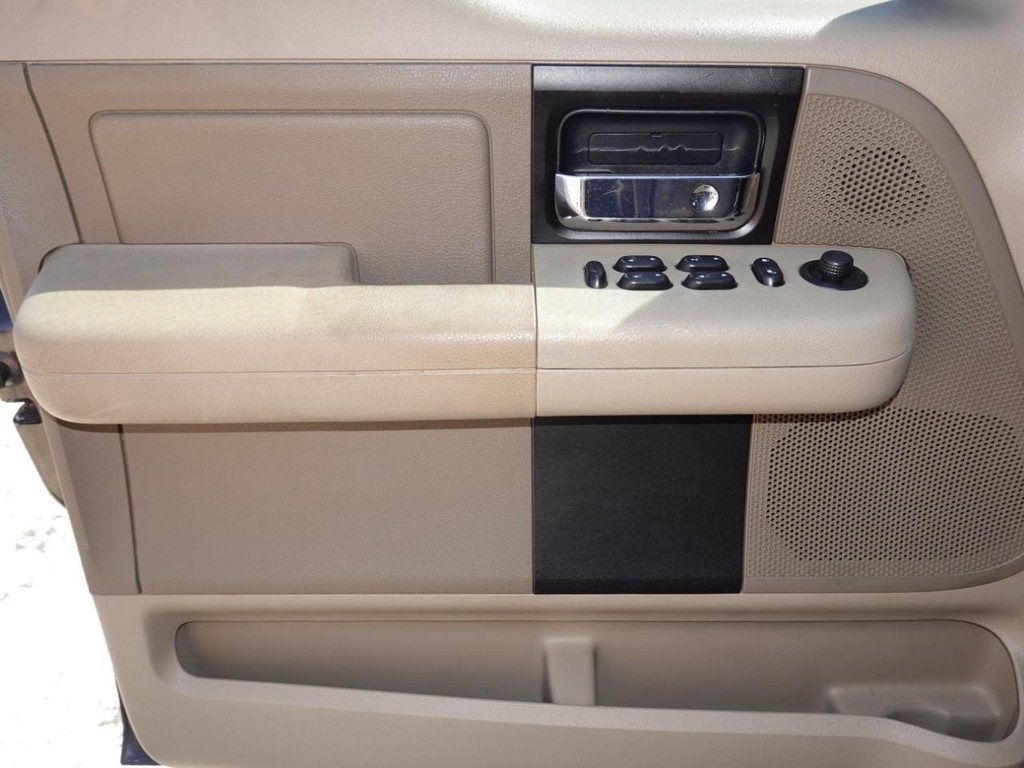 Ford F-150 Vehicle Full-screen Gallery Image 18