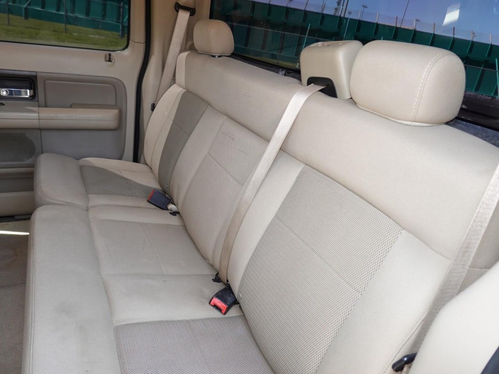 Ford F-150 Vehicle Full-screen Gallery Image 19