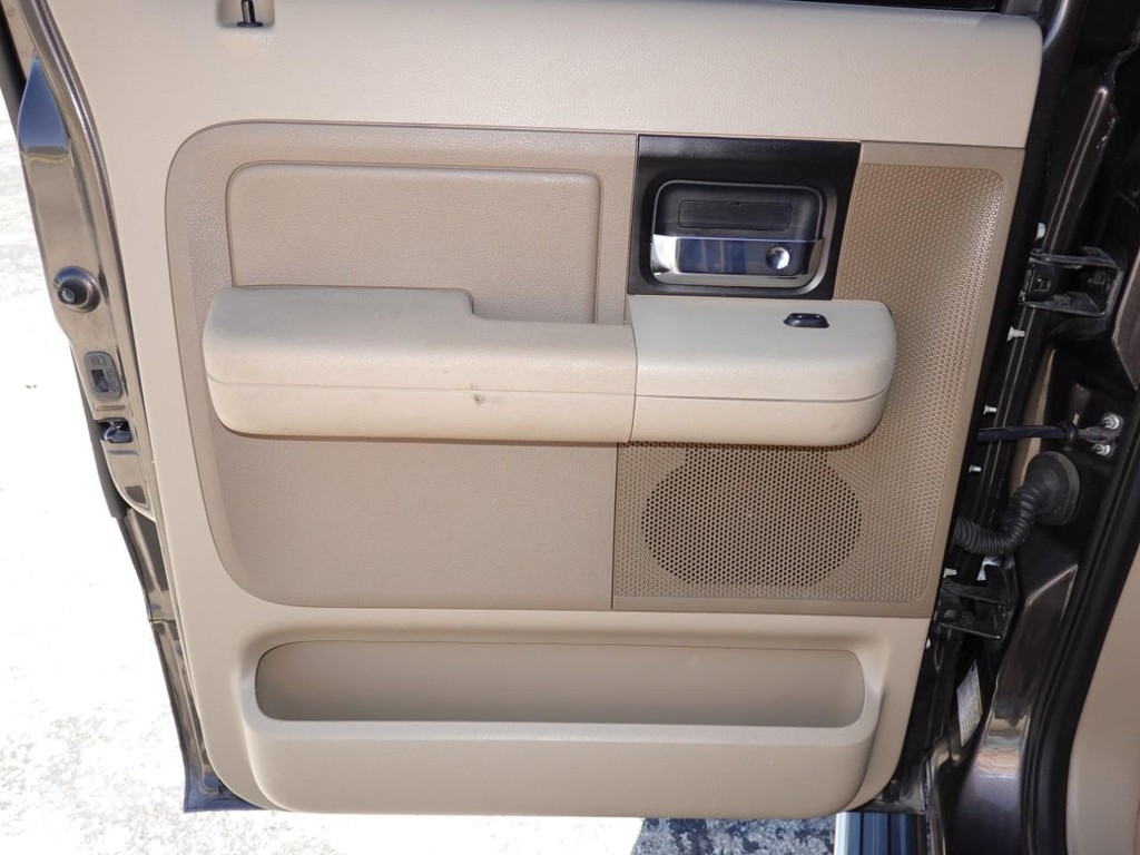 Ford F-150 Vehicle Full-screen Gallery Image 20