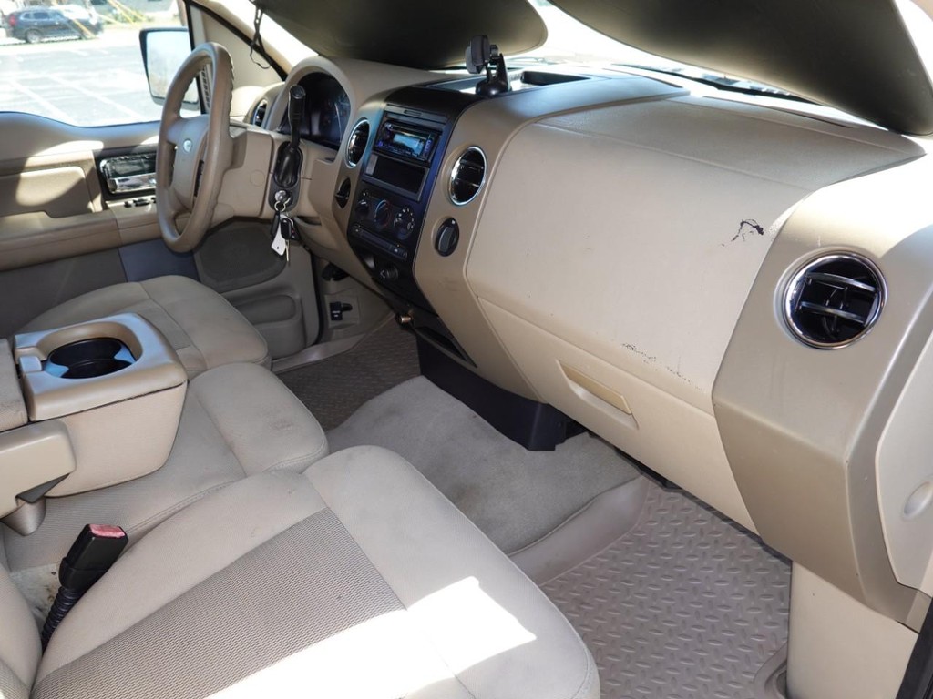 Ford F-150 Vehicle Full-screen Gallery Image 21