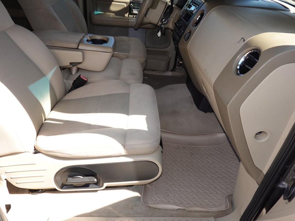 Ford F-150 Vehicle Full-screen Gallery Image 22