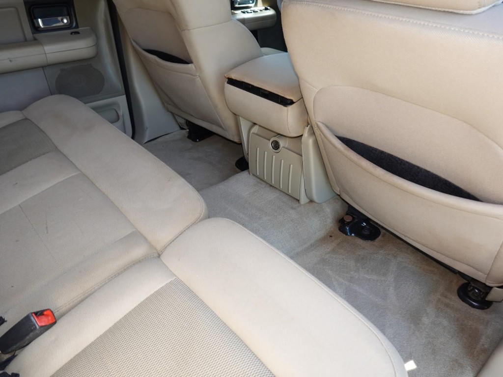 Ford F-150 Vehicle Full-screen Gallery Image 24