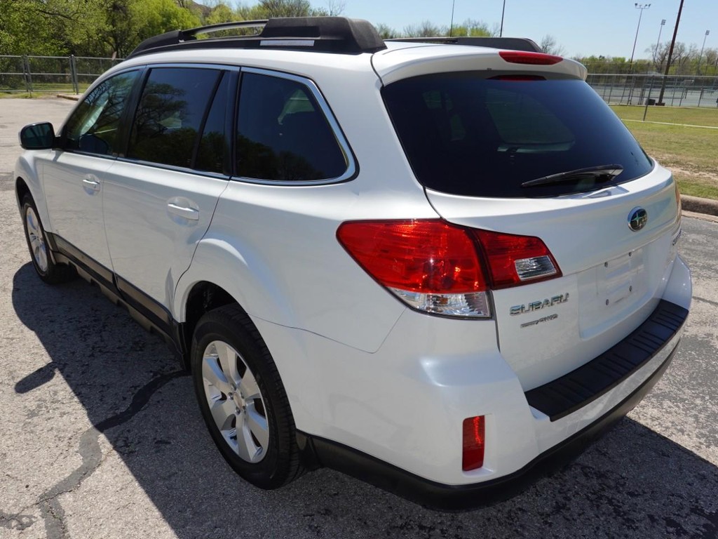 Subaru Outback Vehicle Full-screen Gallery Image 05