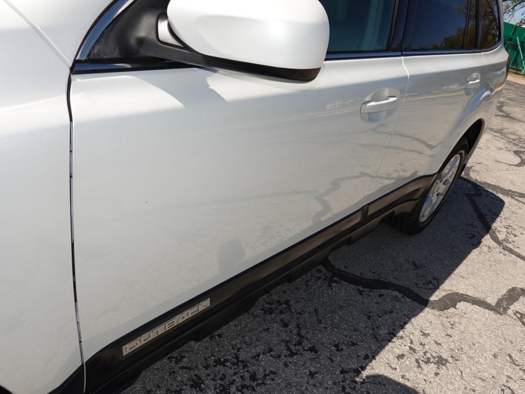 Subaru Outback Vehicle Full-screen Gallery Image 10