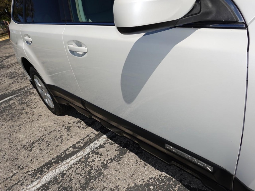 Subaru Outback Vehicle Full-screen Gallery Image 11