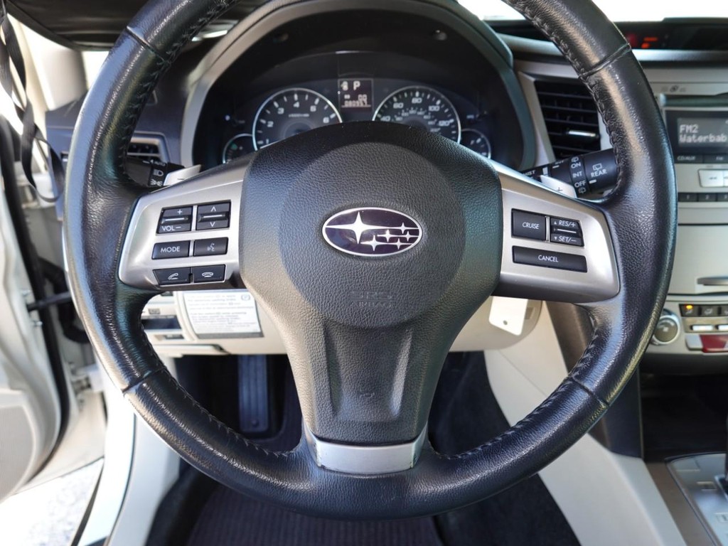 Subaru Outback Vehicle Full-screen Gallery Image 13