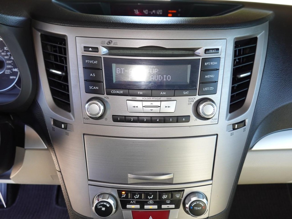 Subaru Outback Vehicle Full-screen Gallery Image 14