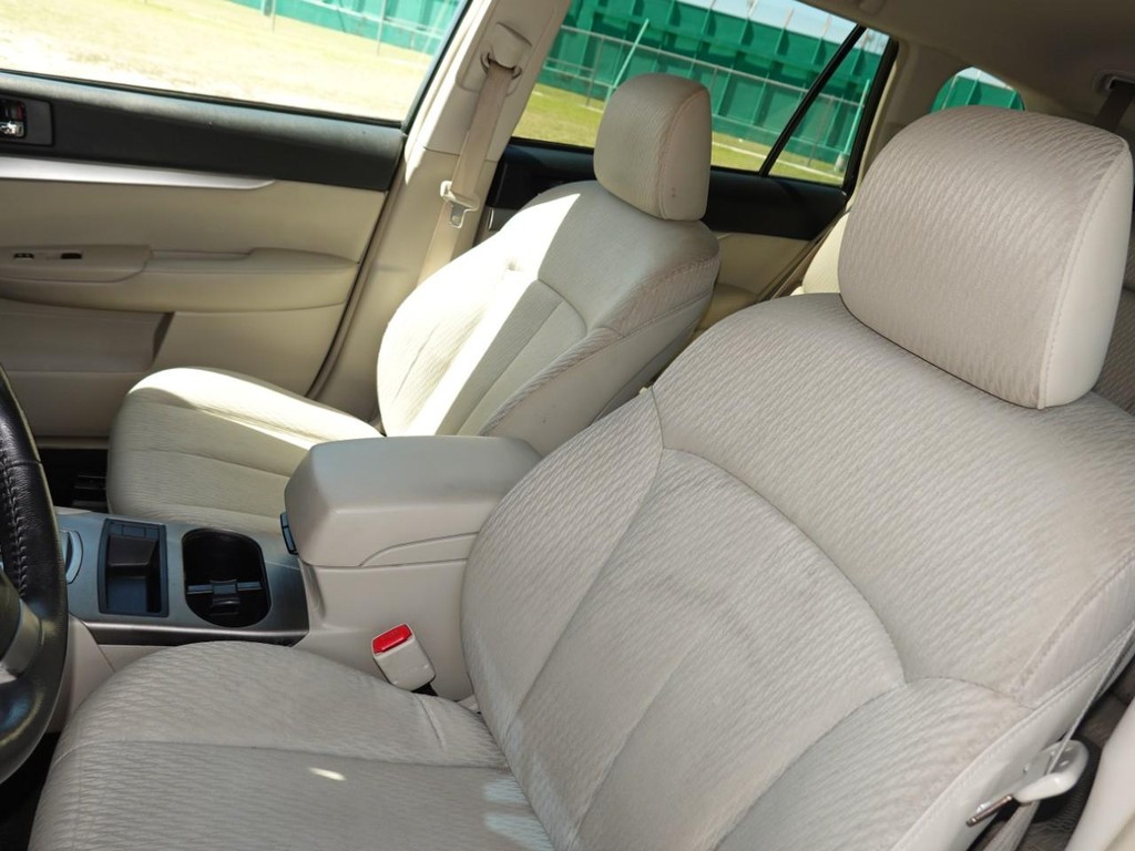 Subaru Outback Vehicle Full-screen Gallery Image 15