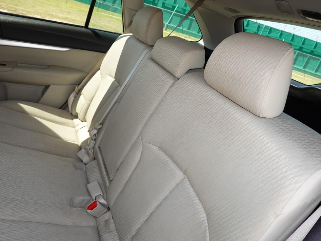 Subaru Outback Vehicle Full-screen Gallery Image 18