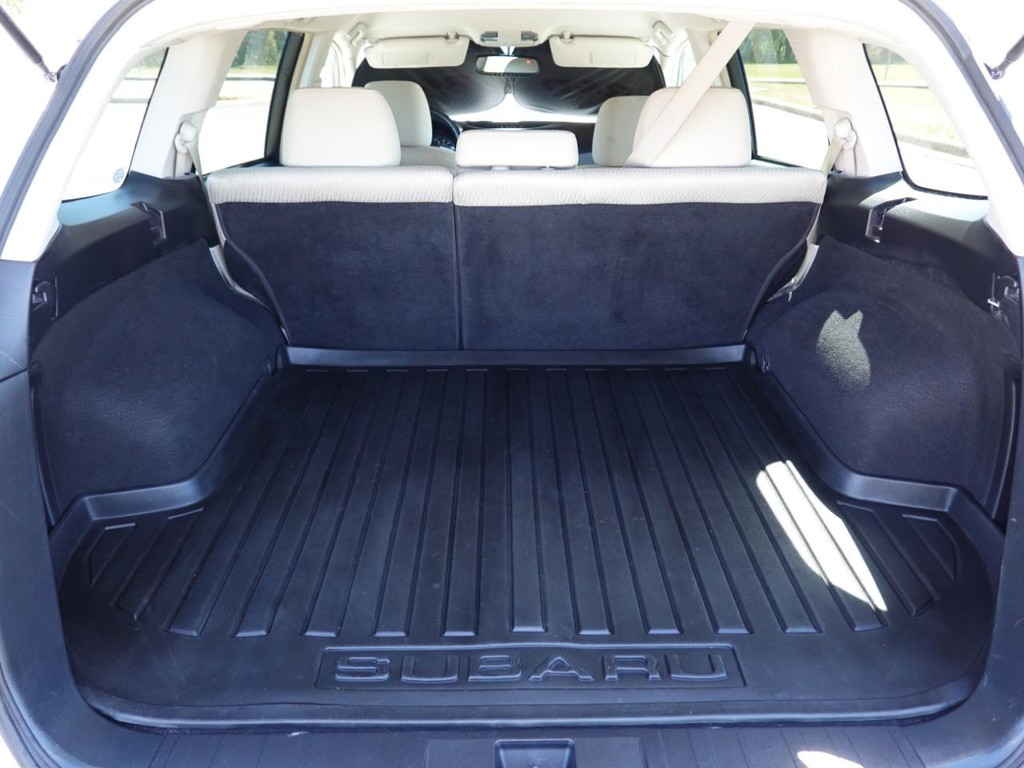 Subaru Outback Vehicle Full-screen Gallery Image 24