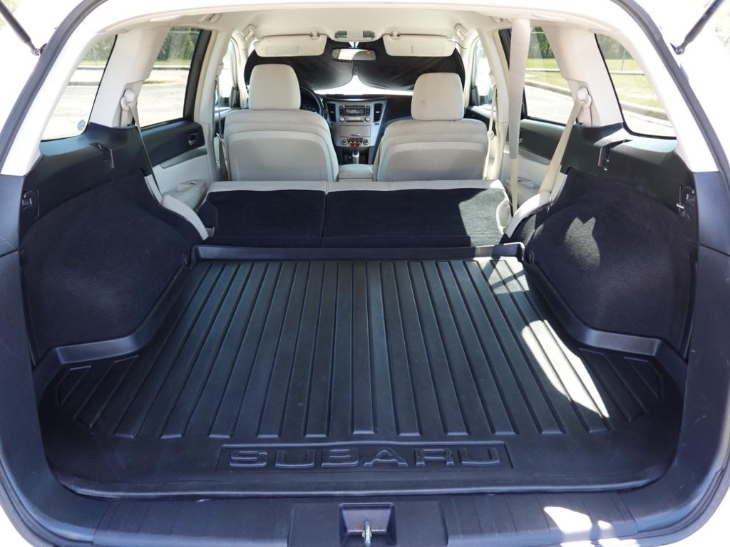 Subaru Outback Vehicle Full-screen Gallery Image 25