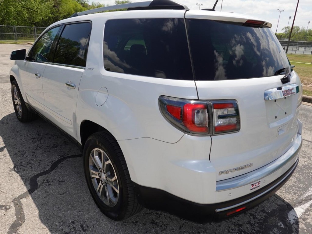 GMC Acadia Vehicle Full-screen Gallery Image 05